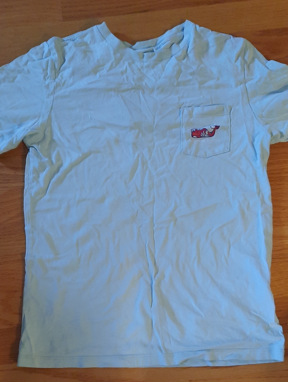 M Vineyard Vines Pale Blue Pocket Tee with Red Whale Patch Boy Medium